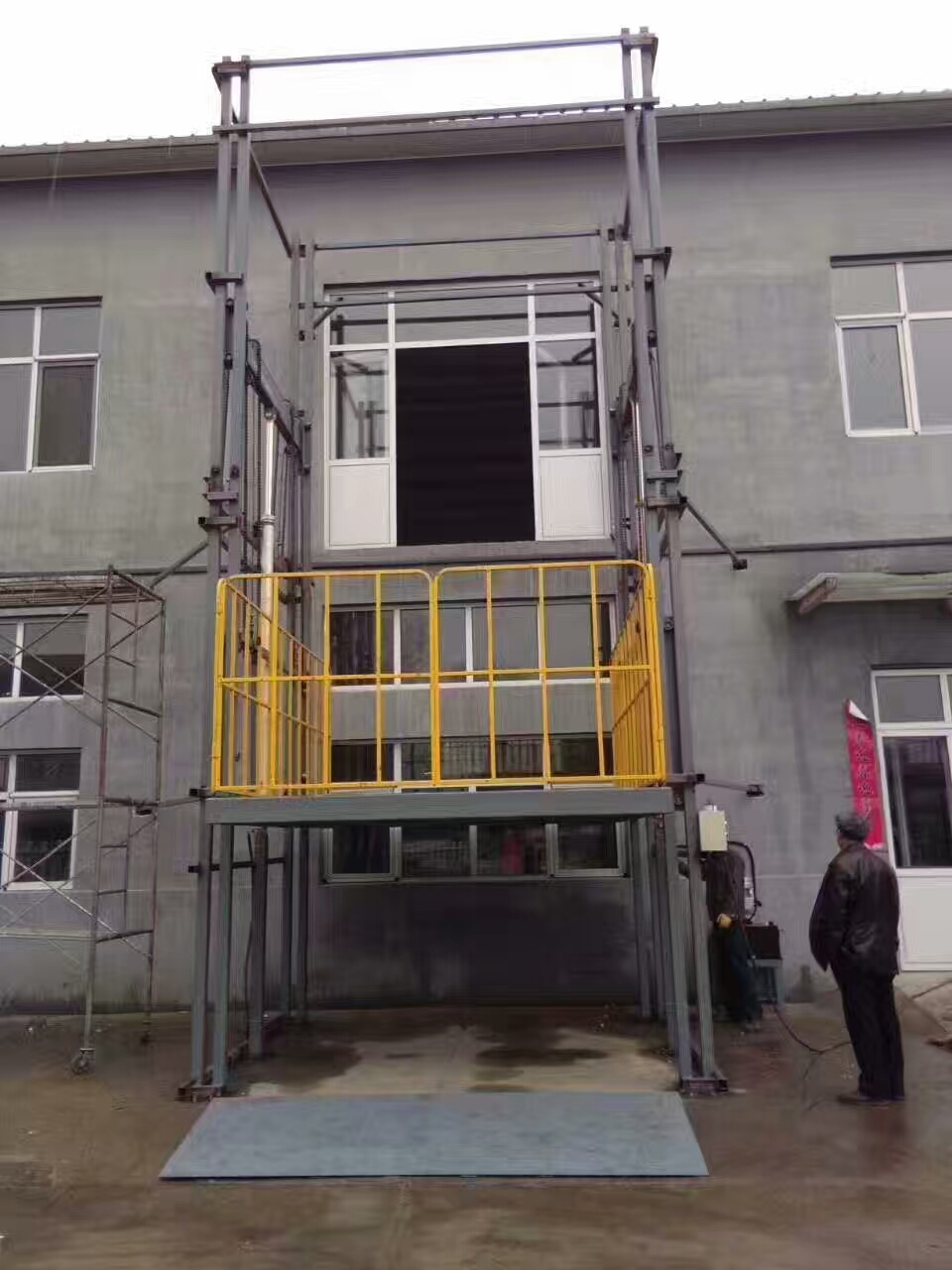 導(dǎo)軌式鏈條式升降平臺(tái)