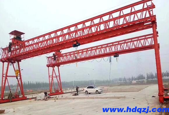 剎車系統如何在龍門吊起重機的升降過程中協調工作？