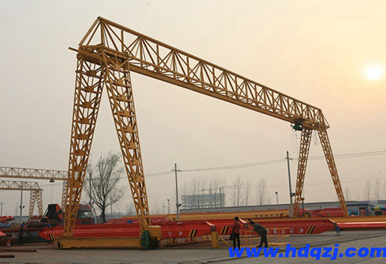 小型龍門(mén)架中的手拉葫蘆鏈條卡住了怎么辦？